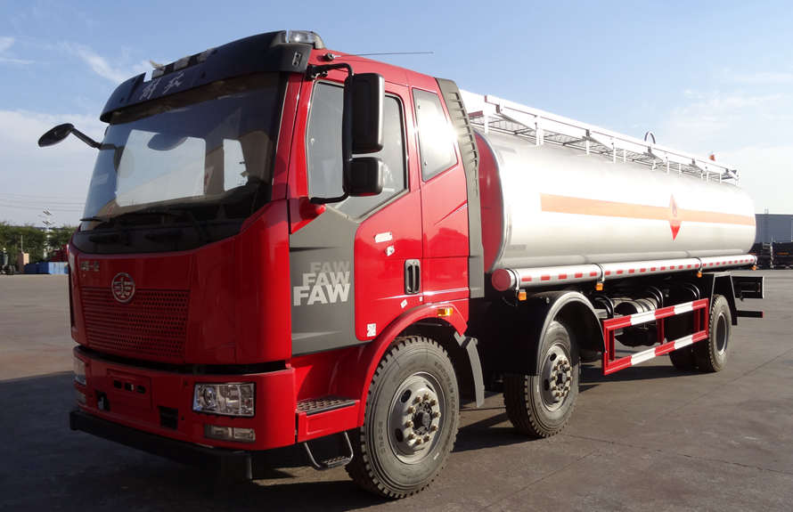 FAW Light Three-Axle Oil Tank Truck (19.5/23 m³)