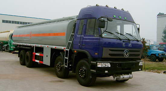 Dongfeng High-Roof Sleeper Tanker Truck (4×2 Front Axle, 8×4 Rear Axle Configuration)