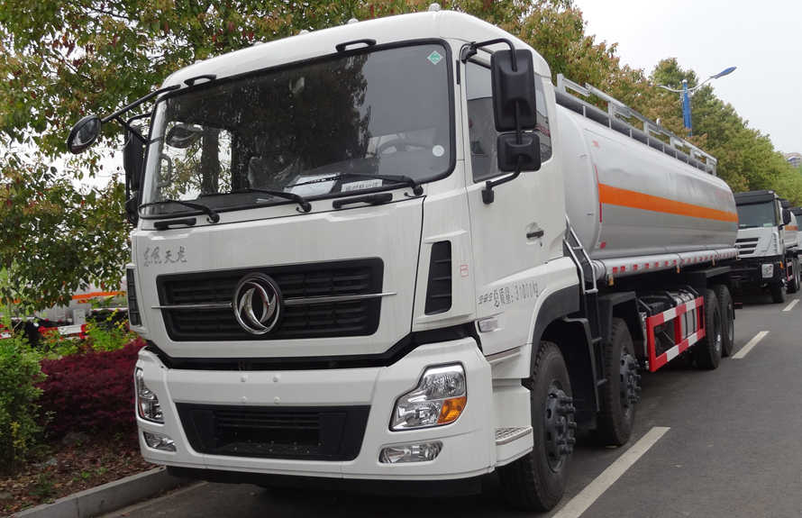 Dongfeng Tianlong 4&times;8 Fuel Tanker (24 m&sup3;)