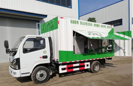 CLW 3308 White-Green Sewage Suction & Purification Truck (Yellow License Plate)